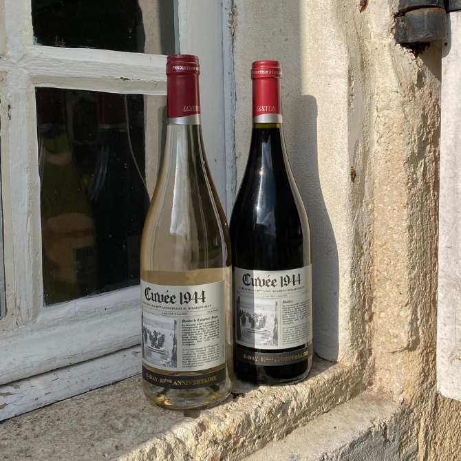 Deux bouteilles de Cuvée 1944 – cuvée Débarquement Bordeaux rouge et rosé