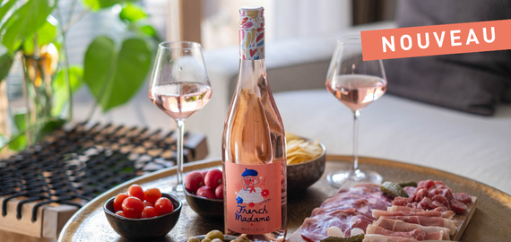 Rosé moelleux French Madame avec chips, guacamole et charcuterie