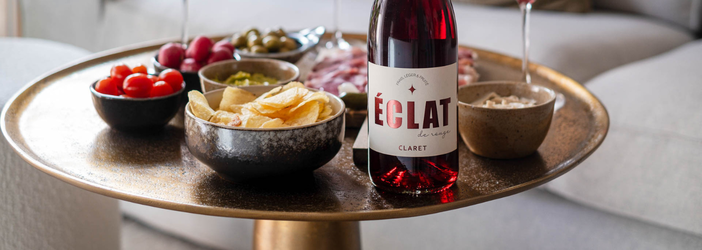 Éclat de Rouge AOP Bordeaux Claret - Vin rouge frais sur table apéritif